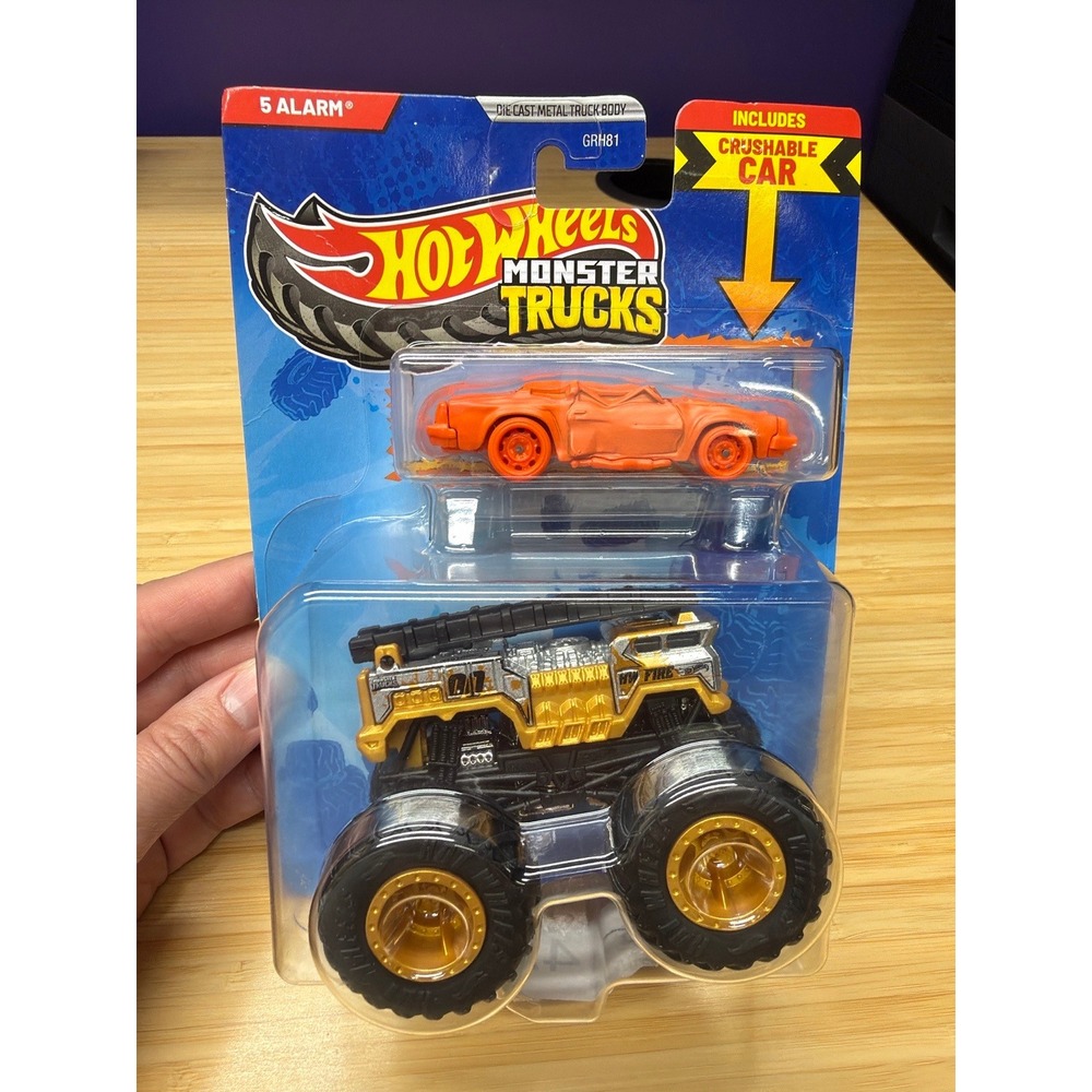 Hot Wheels Monster Trucks 5 Alarm w/ Crushable Car GRH81 New Sealed